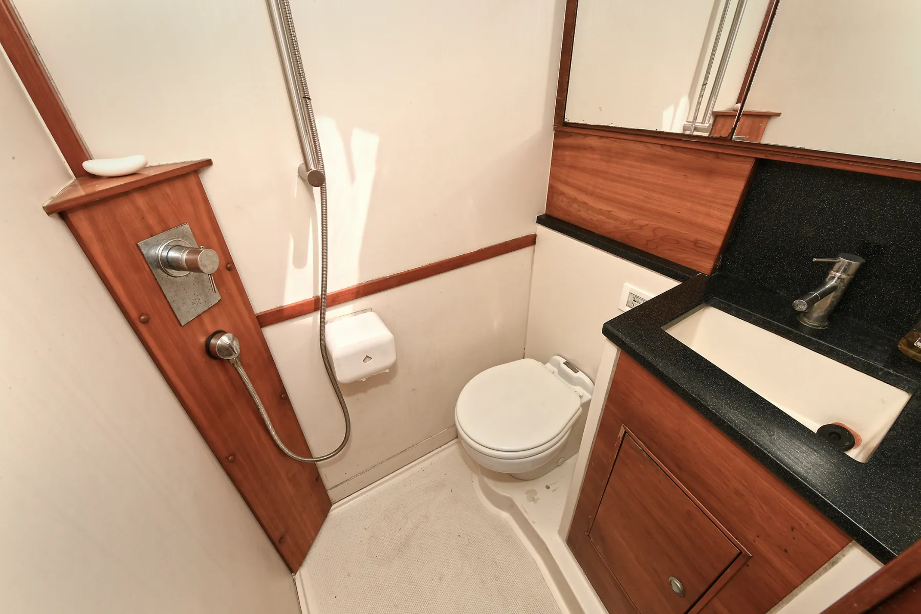 2008 Hanse 470e - Image 37